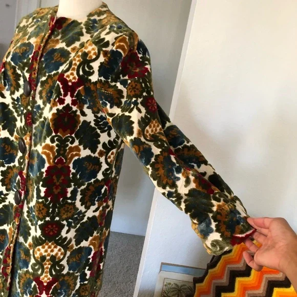 SOLD Vintage 1960s Velour Floral Gorgeous Coat - Picture 5 of 12